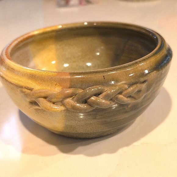 Handmade Ribbed Pottery Bowl with Braided Handles Artist Signed - Picture 2 of 9